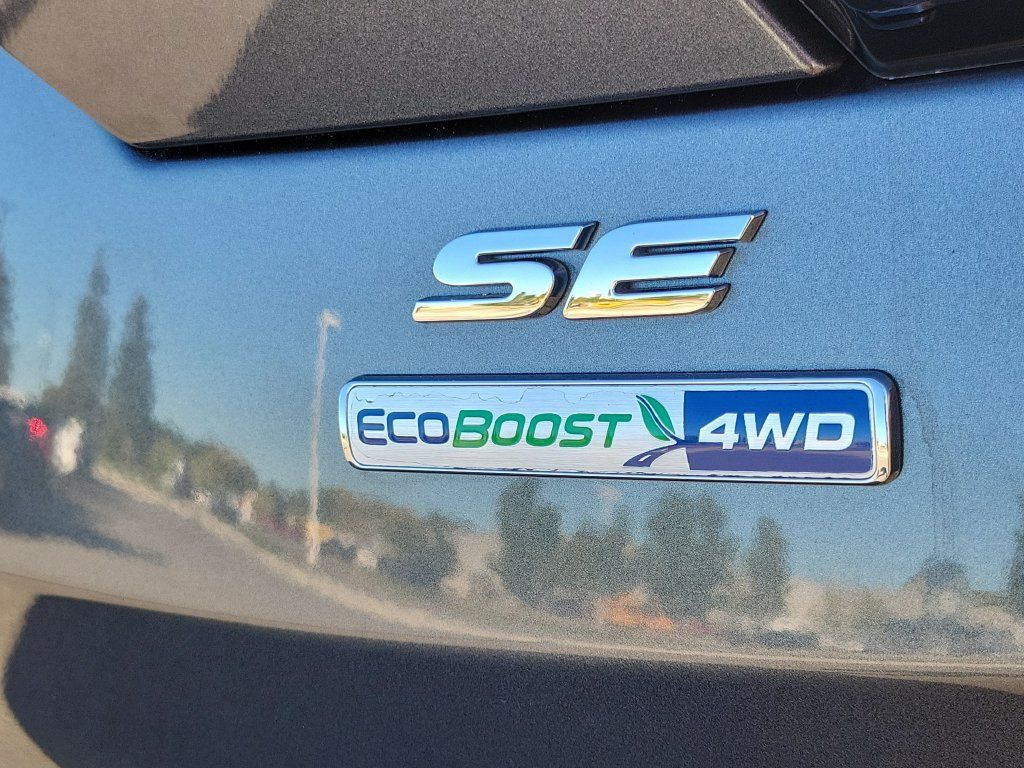 Certified 2018 Ford Escape SE w/ SE Sport Appearance Package AWD/4WD image 6