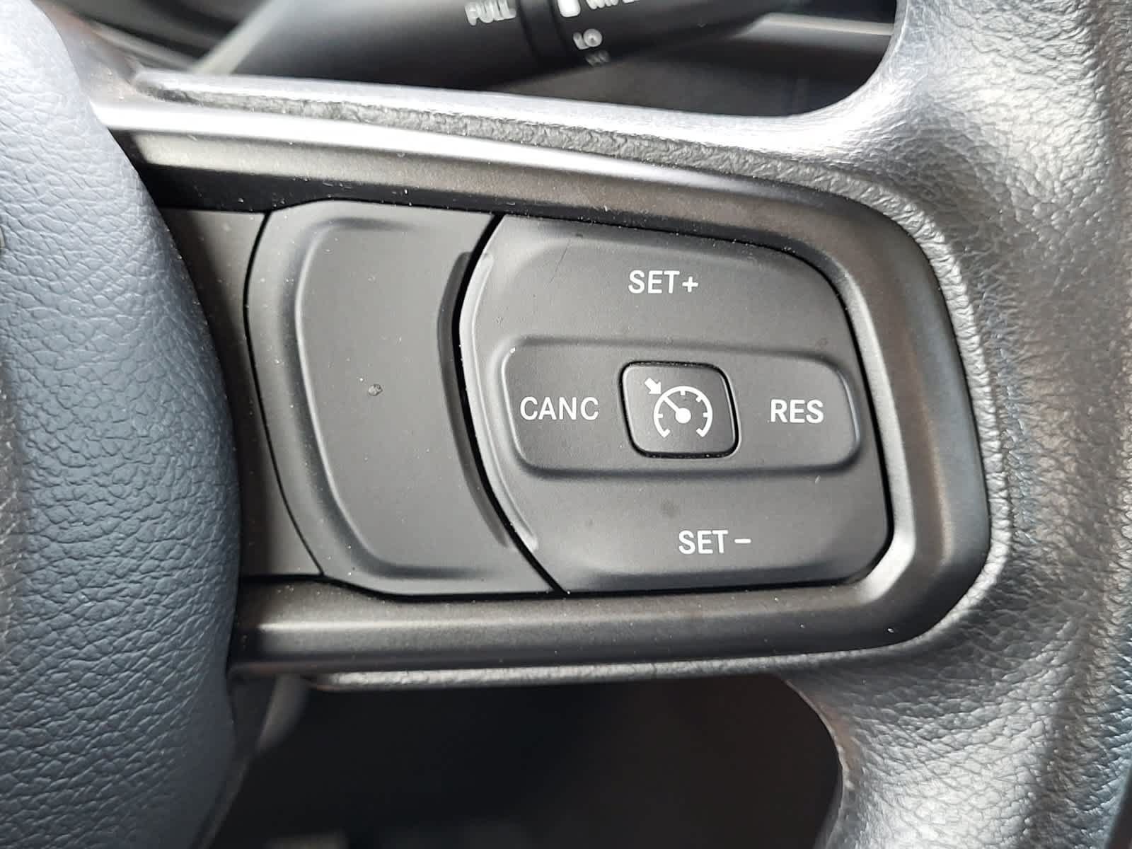 Used 2025 Jeep Gladiator Sport AWD/4WD image 17