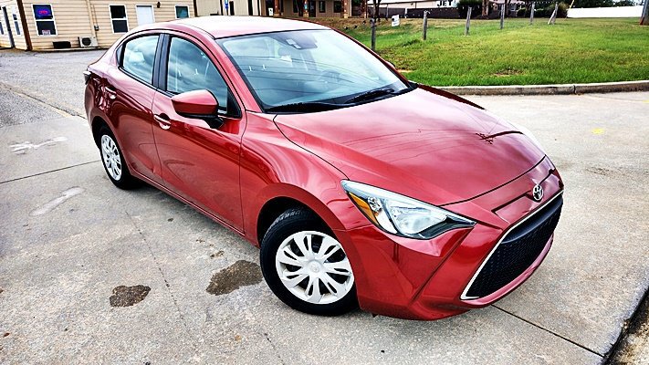Used 2019 Toyota Yaris L FWD image 4