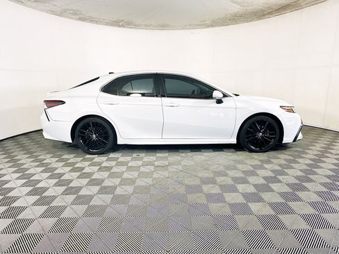 Used 2022 Toyota Camry XSE w/ Navigation Package FWD image 2