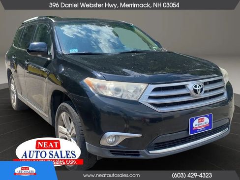 Used 2011 Toyota Highlander Limited w/ Tow Pkg FWD image 2