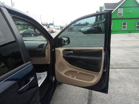 Used 2016 Dodge Grand Caravan SE w/ Quick Order Package 29E SE FWD image 19