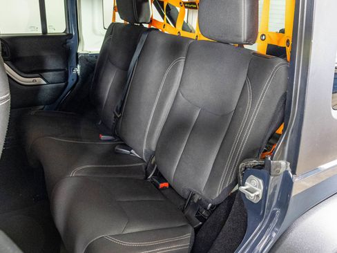 Used 2016 Jeep Wrangler Unlimited Rubicon w/ Connectivity Group image 33