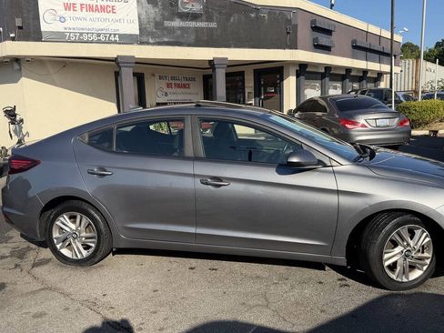 Used 2019 Hyundai Elantra Value Edition w/ Cargo Package FWD image 12