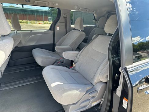 Used 2020 Toyota Sienna LE image 11