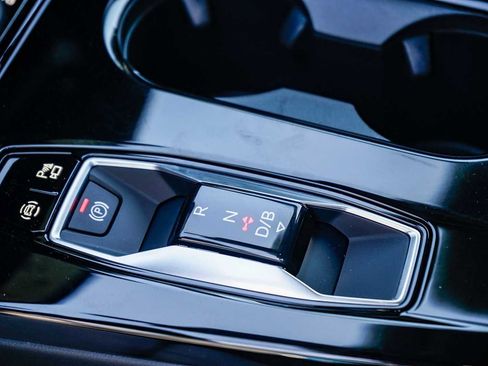 Used 2025 Audi Q6 e-tron Premium Plus w/ Premium Plus image 21