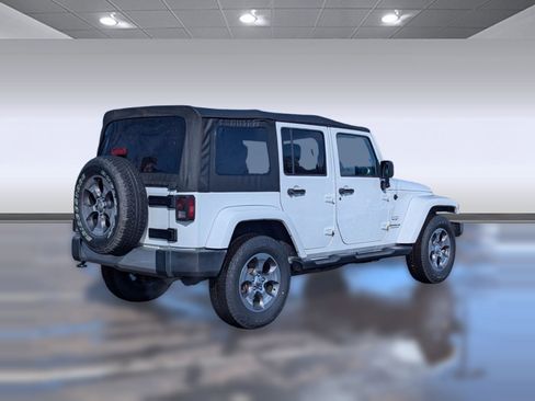 Used 2017 Jeep Wrangler Unlimited Sahara image 9