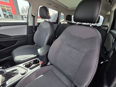 Used 2022 Volkswagen Taos SE image 10