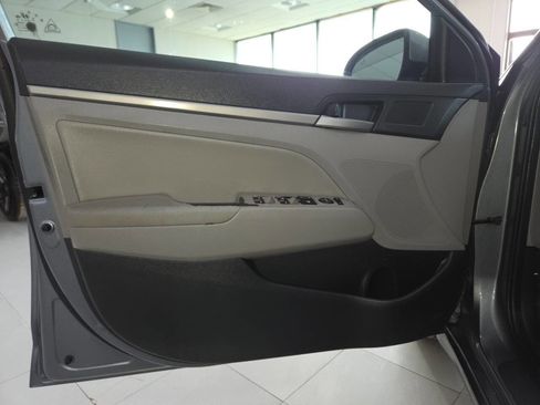 Used 2017 Hyundai Elantra Limited FWD image 13