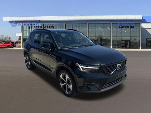 Used 2026 Volvo XC40 B5 Plus AWD/4WD image 6