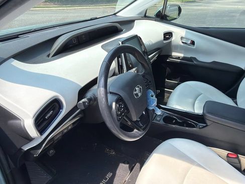 Used 2019 Toyota Prius Limited FWD image 8