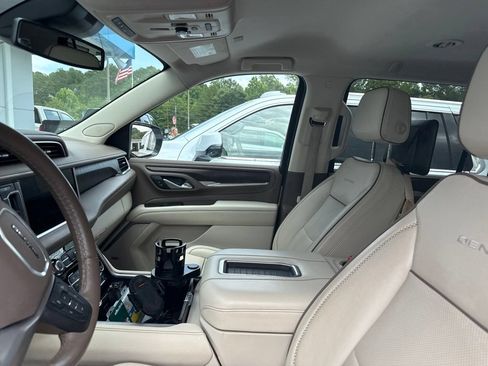 Used 2024 GMC Yukon XL Denali RWD image 10
