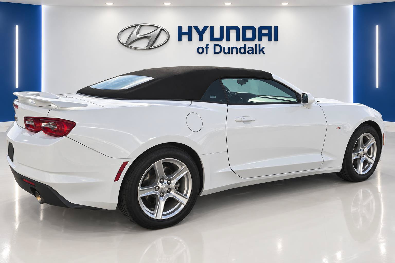 Used 2023 Chevrolet Camaro LT RWD image 4