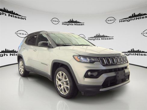 Used 2025 Jeep Compass Limited AWD/4WD image 5