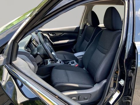 Used 2019 Nissan Rogue SV FWD image 15