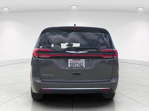 Used 2025 Chrysler Pacifica Select FWD image 5
