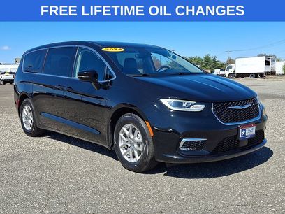 Used 2024 Chrysler Pacifica Touring-L