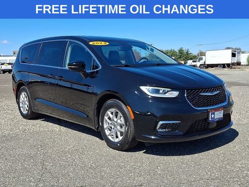 Used 2024 Chrysler Pacifica Touring-L FWD image 1