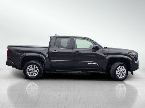 Used 2025 Toyota Tacoma SR5 AWD/4WD image 3