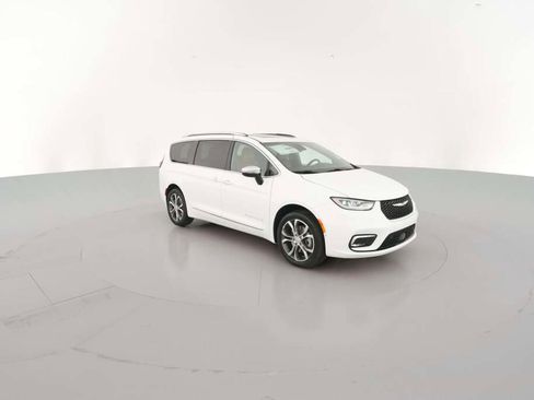 New 2026 Chrysler Pacifica Pinnacle image 16