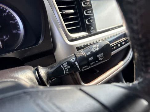 Used 2019 Toyota Highlander Limited Platinum AWD/4WD image 14
