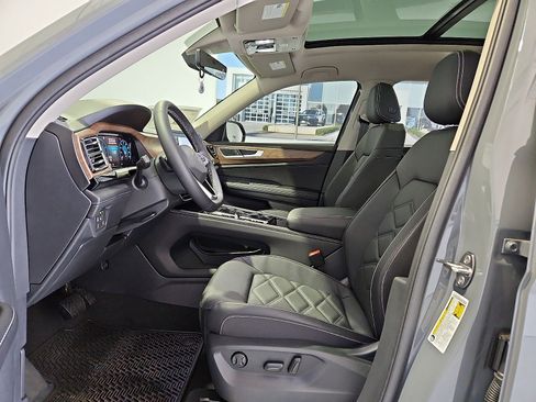 New 2026 Volkswagen Atlas SE FWD image 17