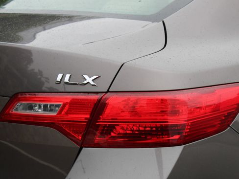 Used 2014 Acura ILX w/ Technology Package FWD image 38