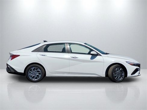 New 2025 Hyundai Elantra Blue image 3