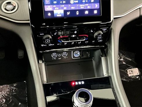 New 2025 Jeep Grand Cherokee L Altitude image 7
