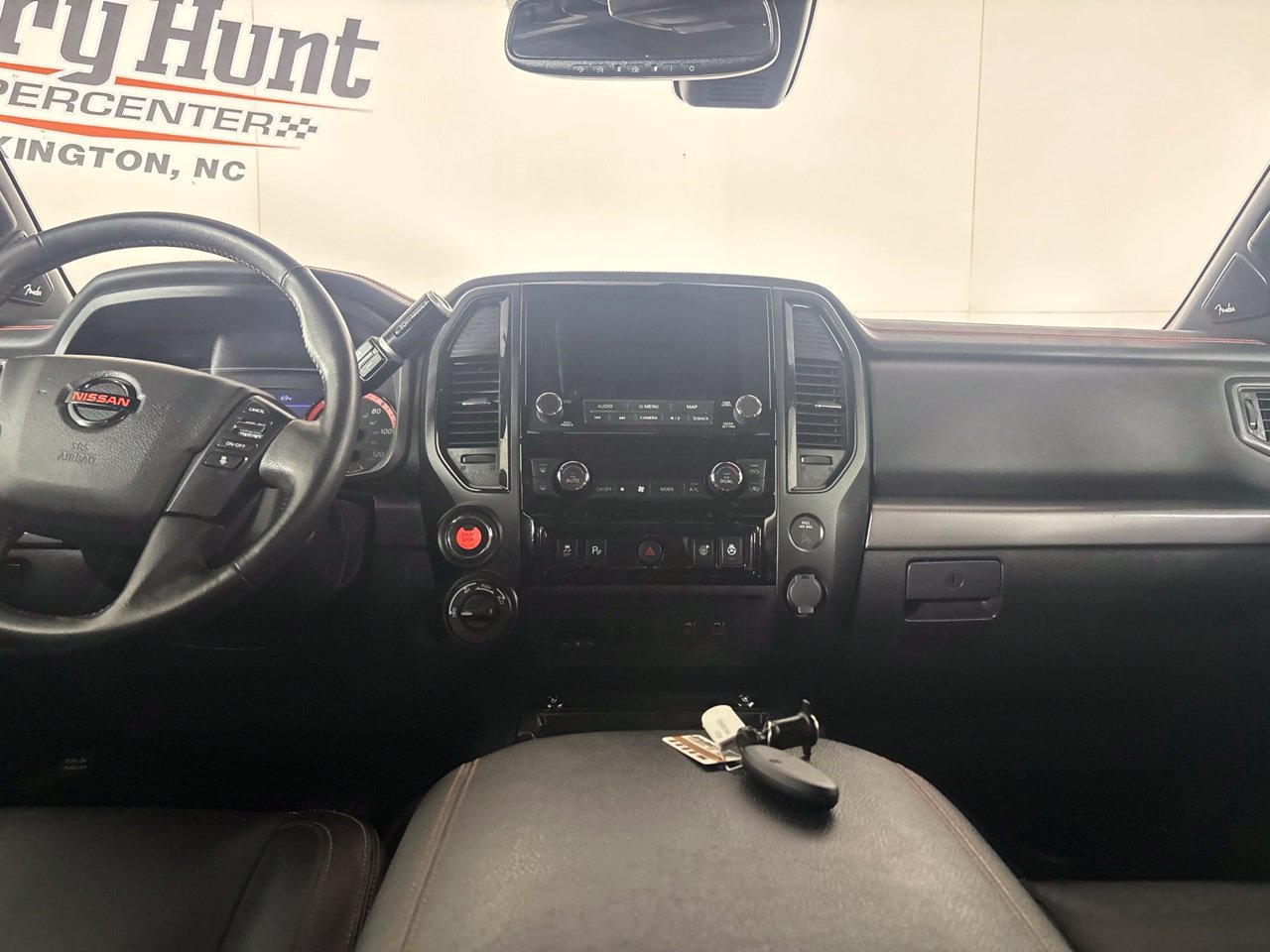 Used 2022 Nissan Titan PRO-4X w/ Pro-4x Convenience Package AWD/4WD image 28