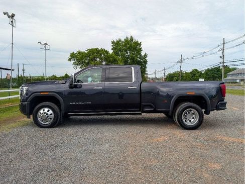 Used 2024 GMC Sierra 3500 Denali Ultimate AWD/4WD image 10