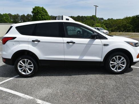 Used 2019 Ford Escape S image 4