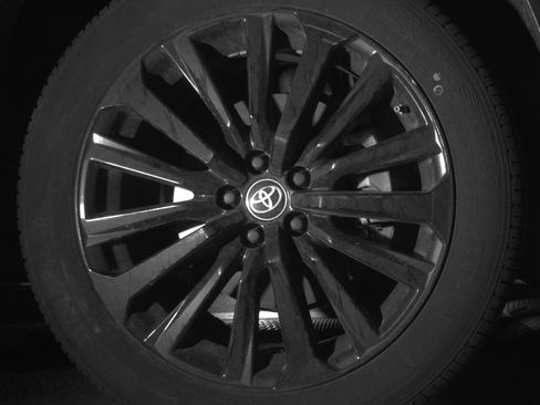 Used 2025 Toyota Highlander XSE image 13