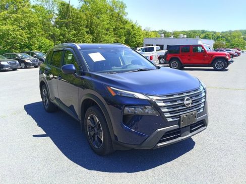 Used 2024 Nissan Rogue SV w/ SV Premium Package AWD/4WD image 1