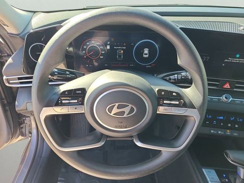 Used 2024 Hyundai Elantra SEL image 17