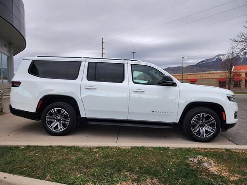 Used 2024 Jeep Wagoneer L Series II w/ Flexible Seating Group image 4