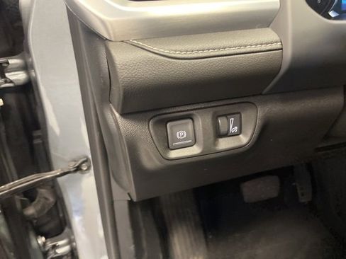 Used 2023 GMC Acadia SLE w/ Driver Convenience Package image 28