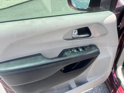Used 2017 Chrysler Pacifica Platinum FWD image 11
