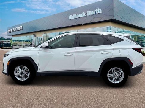 New 2026 Hyundai Tucson SE image 3