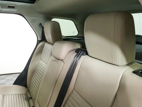 Used 2023 Land Rover Discovery Sport SE image 18