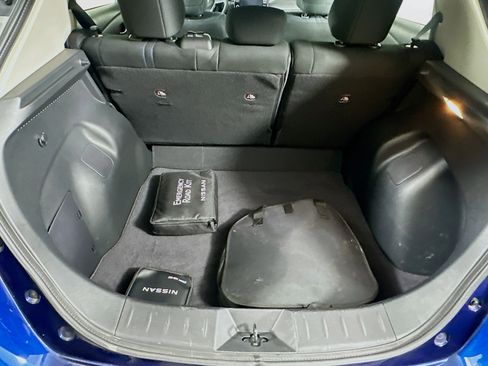 Used 2025 Nissan Leaf S image 27