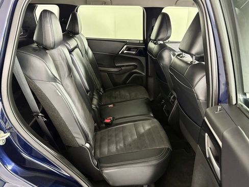 Used 2024 Mitsubishi Outlander SE image 43