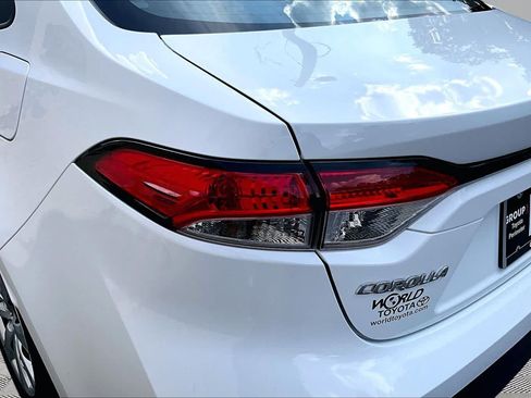 Used 2025 Toyota Corolla LE FWD image 29
