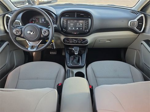 Used 2021 Kia Soul LX image 14