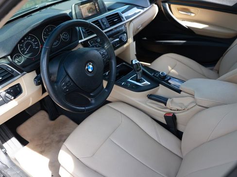 Used 2017 BMW 320i xDrive Sedan AWD/4WD image 4