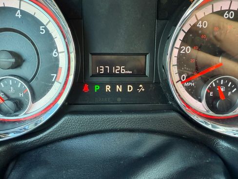 Used 2019 Dodge Grand Caravan SXT image 25