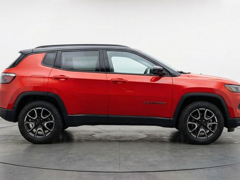 Used 2025 Jeep Compass Trailhawk AWD/4WD image 11