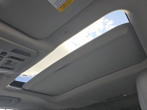 Certified 2025 Toyota Highlander XLE image 26