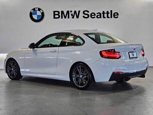 Used 2015 BMW M235i Coupe image 4