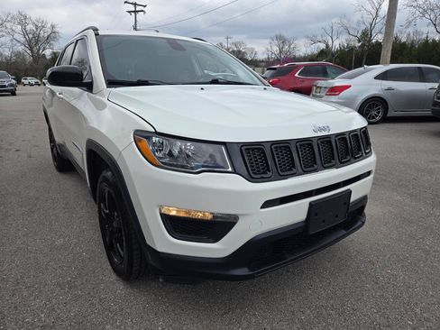 Used 2019 Jeep Compass Latitude w/ Popular Equipment Group AWD/4WD image 3
